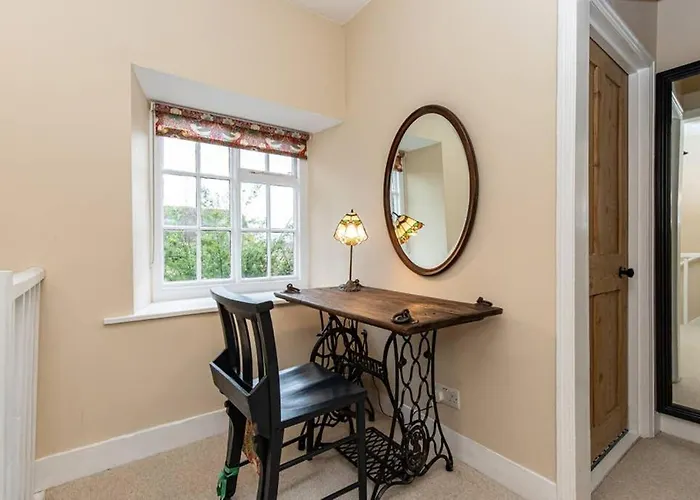 Oxfordshire Living - The Bowler Hat Cottage - Woodstock