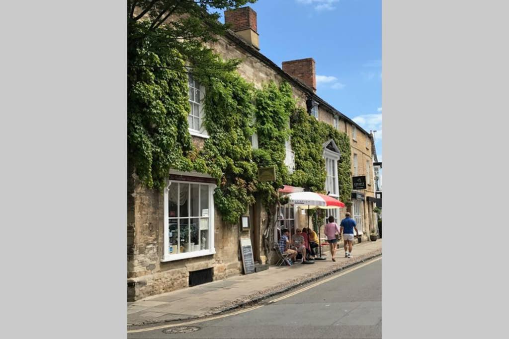 Oxfordshire Living - The Bowler - Holiday home *