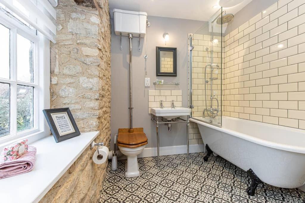 Oxfordshire Living - The Bowler - * Woodstock